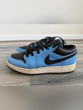The Air Jordan 1 Low "University Blue Black"  size 7Y